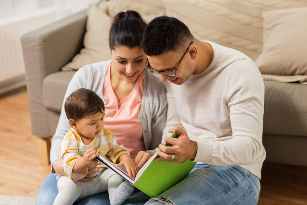 beneficios de leerle cuentos a los bebés