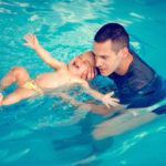 salud y nutrición estimulación acuática en piscina