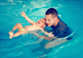 salud y nutrición estimulación acuática en piscina