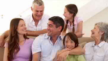 El Cuidado de los Nietos por los Abuelos: Beneficios y Límites