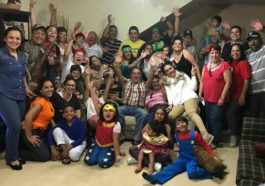 Familia numerosa niños y adultos