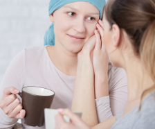 Cómo Acompañar a un Familiar con Cáncer: Apoyo Emocional