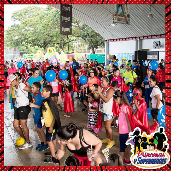 Caminata de Princesas y Superhéroes
