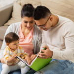 beneficios de leerle cuentos a los bebés