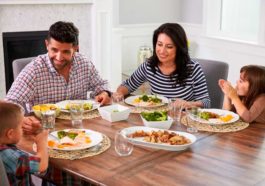 comer en familia reduce el estré