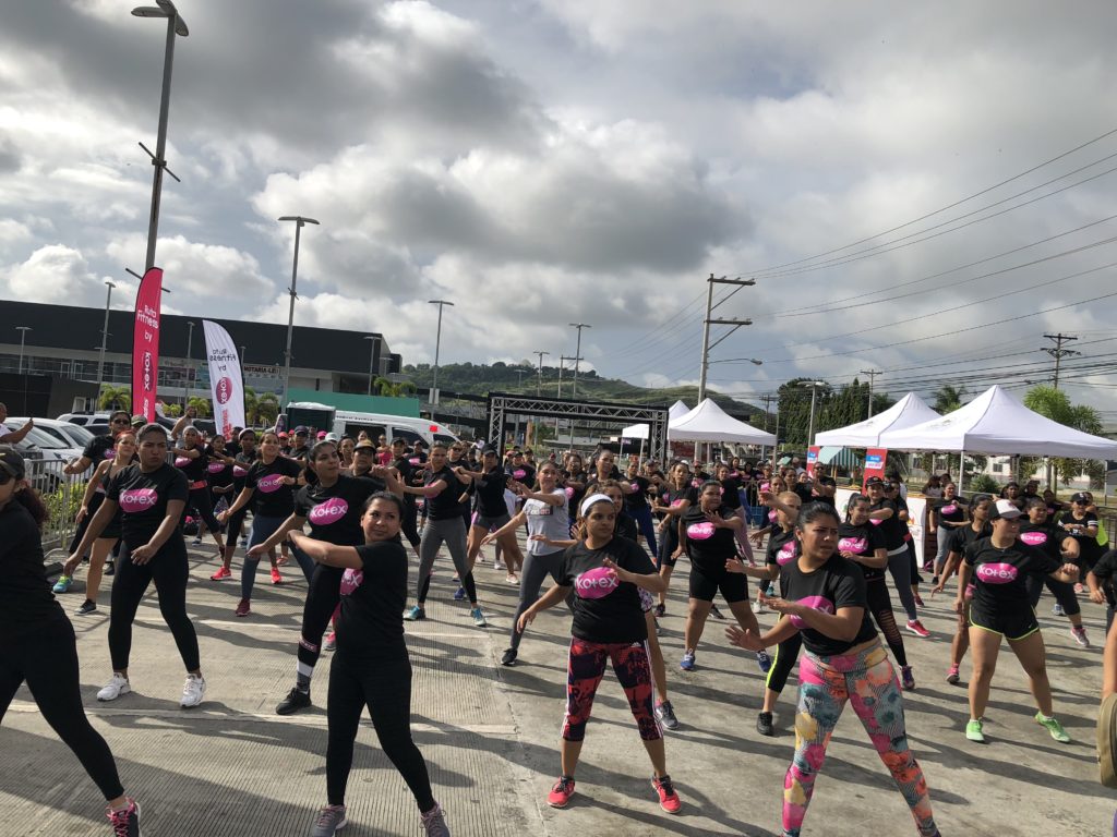 Super 99 -en sus instalaciones- está realizando la Ruta Fitness a cargo de la reconocida entrenadora panameña Dori Eleta.