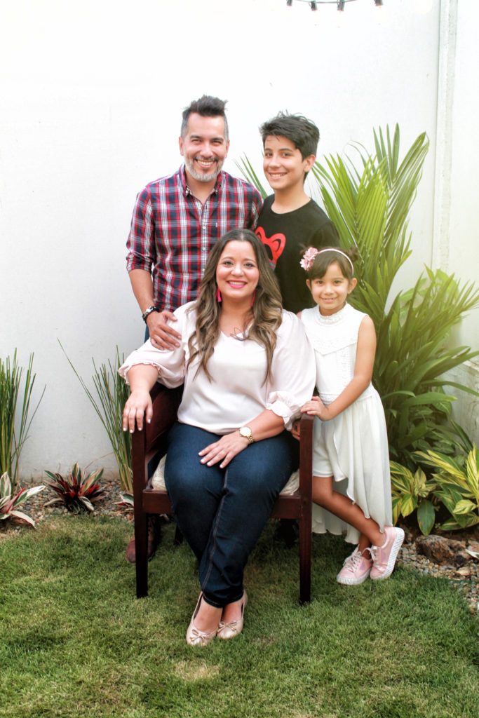 Ana Lorena Fábrega - maternidad a los 40 familia