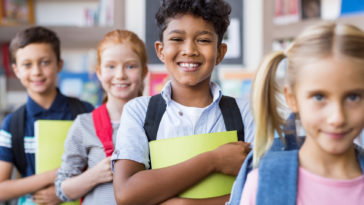 niños en la escuela