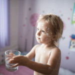 Hidratación infantil: Consejos prácticos y creativos para que los niños beban más agua