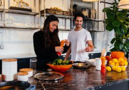 Cosas Que Puedes Hacer Para Celebrar el Día del Padre cocinar juntos