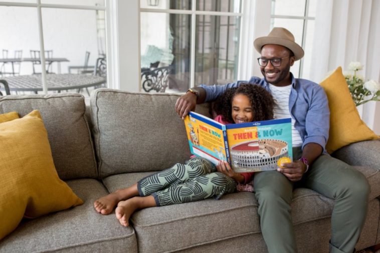 Cosas Que Puedes Hacer Para Celebrar el Día del Padre leer un libro