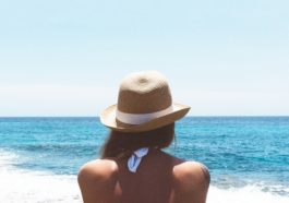 darte una escapadita supermamá - mujer en la playa