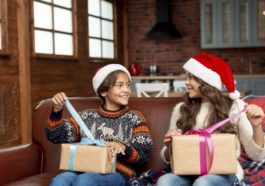 destapando regalos
