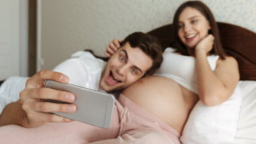 5 Fases De Estar En Cuarentena Con Tu Pareja