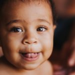 desarrollo lenguaje infantil: guía comunicación gestual niños pequeños edad temprana