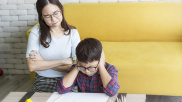 estresada por la Escuela En Casa