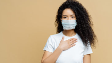 Prevenir granos y manchas al usar mascarilla: consejos efectivos