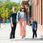Súper Mamá, al igual que nosotras, nuestros hijos deben irse preparando para convivir con otros a pesar del COVID - 19. En este artículo, te damos una guía para preparar a tu hijo para salir nuevamente