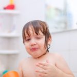 ¿Qué Hacer Si Tu Peque No Se Quiere Bañar?