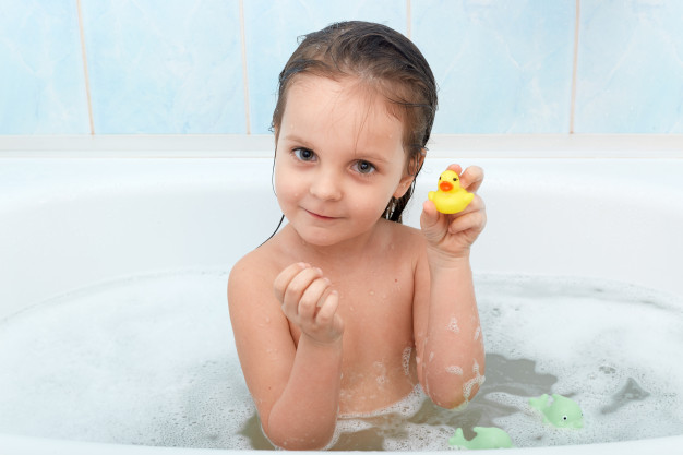 ¿Qué hacer para que mi bebe se bañe?