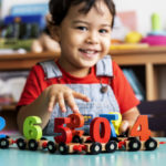Niño de 3 años aprende a compartir - desarrollo social y consejos para padres preescolares 1