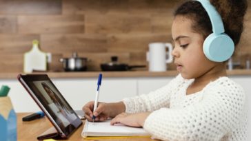 Niños regresando a clases después de la pandemia