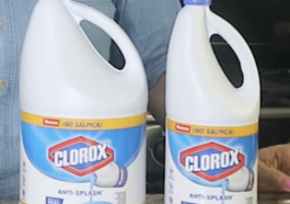 limpiando con clorox anti-splash