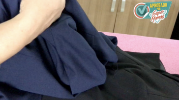 Cómo mantener el color negro en la ropa