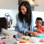 Cómo enseñar valores: 5 claves para desarrollar buenas conductas en niños pequeños