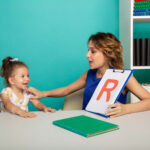 Señales de Alerta: ¿Cuándo Consultar un Fonoaudiólogo para tu Hijo? | Guía para Padres