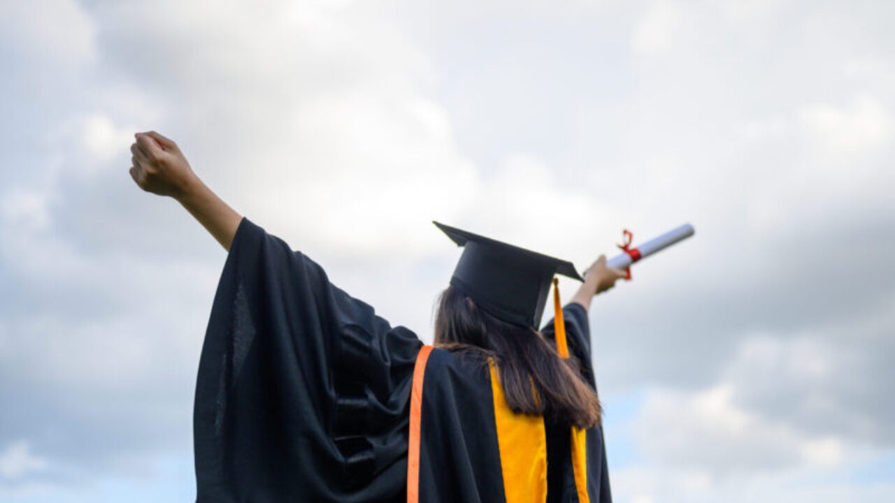Ideas para Celebrar la Graduación de tu Hijo/a con Éxito, image size:1280x720