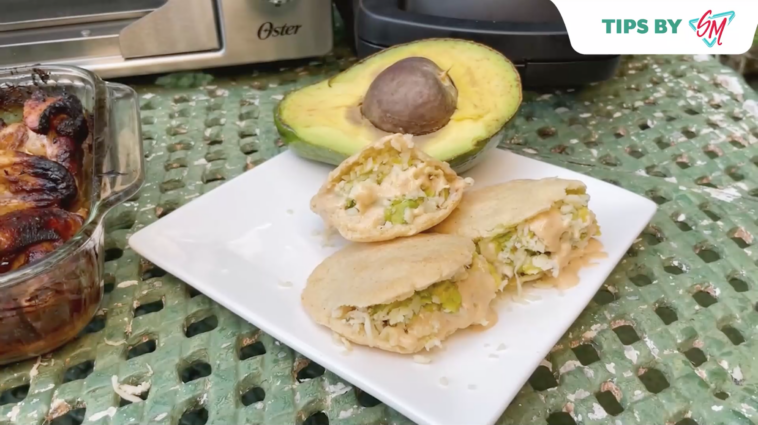 Alitas BBQ y arepas rellenas caseras - Receta fácil y deliciosa de comida reconfortante