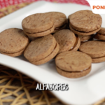 Alfajores caseros de chocolate: Dulce tradición con relleno cremoso - Receta paso a paso