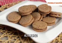 Alfajores caseros de chocolate: Dulce tradición con relleno cremoso - Receta paso a paso