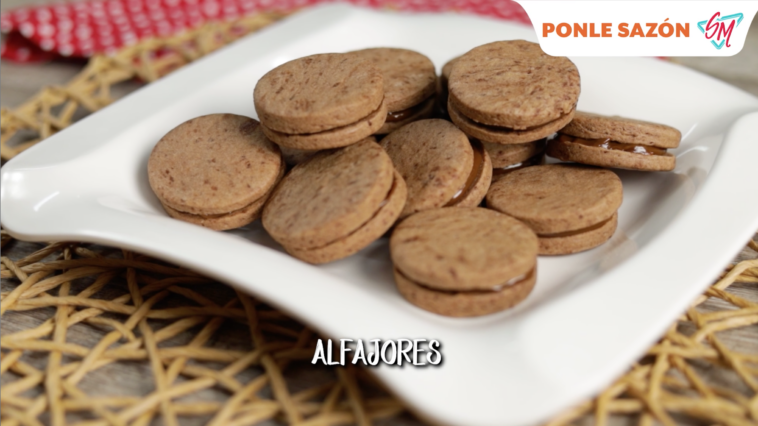 Alfajores caseros de chocolate: Dulce tradición con relleno cremoso - Receta paso a paso