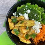 Poke bowl de pollo al curry estilo asiático - Receta saludable y exótica paso a paso