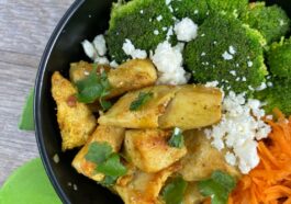 Poke bowl de pollo al curry estilo asiático - Receta saludable y exótica paso a paso