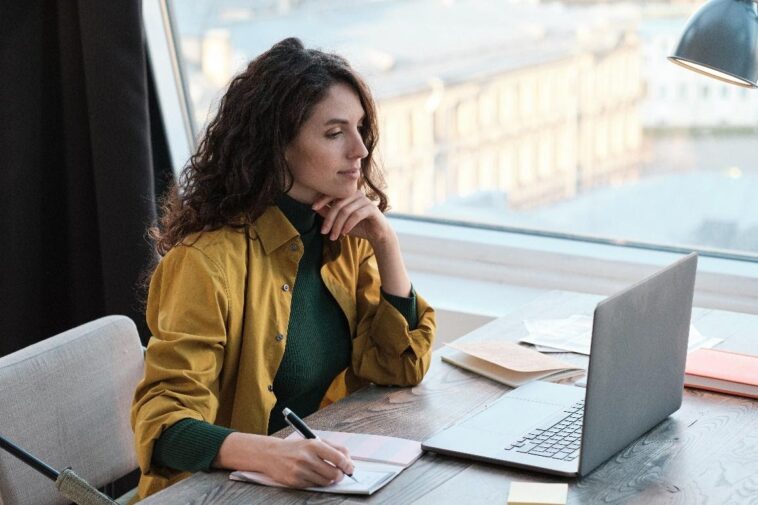Reincorporación laboral exitosa: Guía para madres que regresan al trabajo después de la crianza