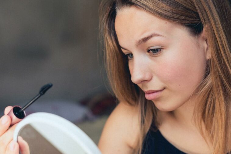 Maquillaje básico principiantes - productos esenciales belleza inicial