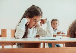 Manejo estrés escolar infantil - apoyo emocional estudiantes niños