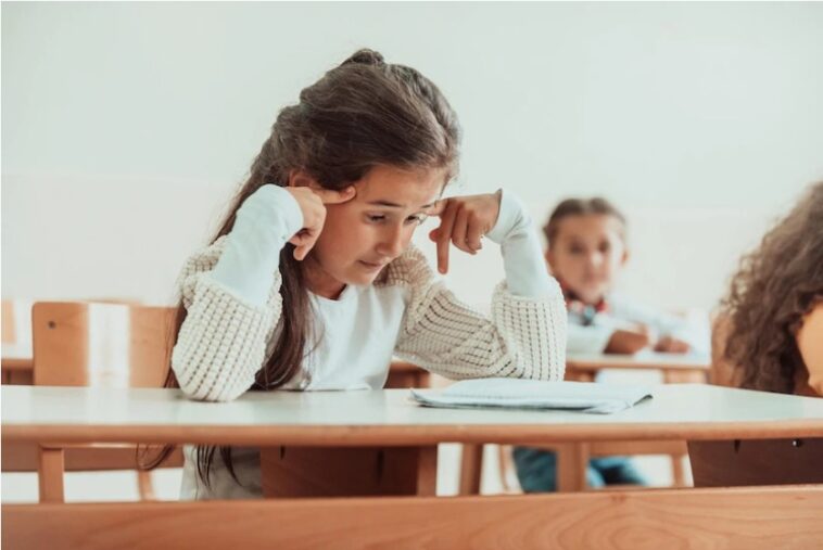 Manejo estrés escolar infantil - apoyo emocional estudiantes niños