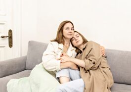 Cómo hablar con mi hijo sobre la pérdida de trabajo y la dificultad económica