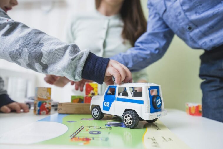 Cómo enseñar a tu hijo a compartir