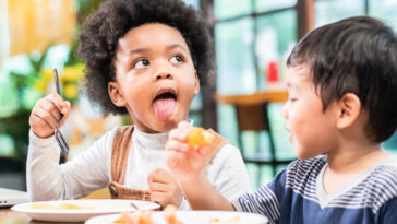 Consejos para promover una buena relación con la comida en mis hijos