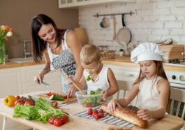 Ideas para empezar a introducir en tus hijos las ensaladas de forma divertida y saludable