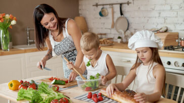 Ideas para empezar a introducir en tus hijos las ensaladas de forma divertida y saludable