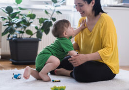 Actividades para estimular el gateo madre e hija