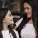 La menstruación y el desarrollo las niñas madre e hija