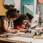 actividades creativas niñas pintando