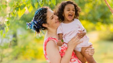 Maternidad plural: celebrando la diversidad familiar del siglo XXI 